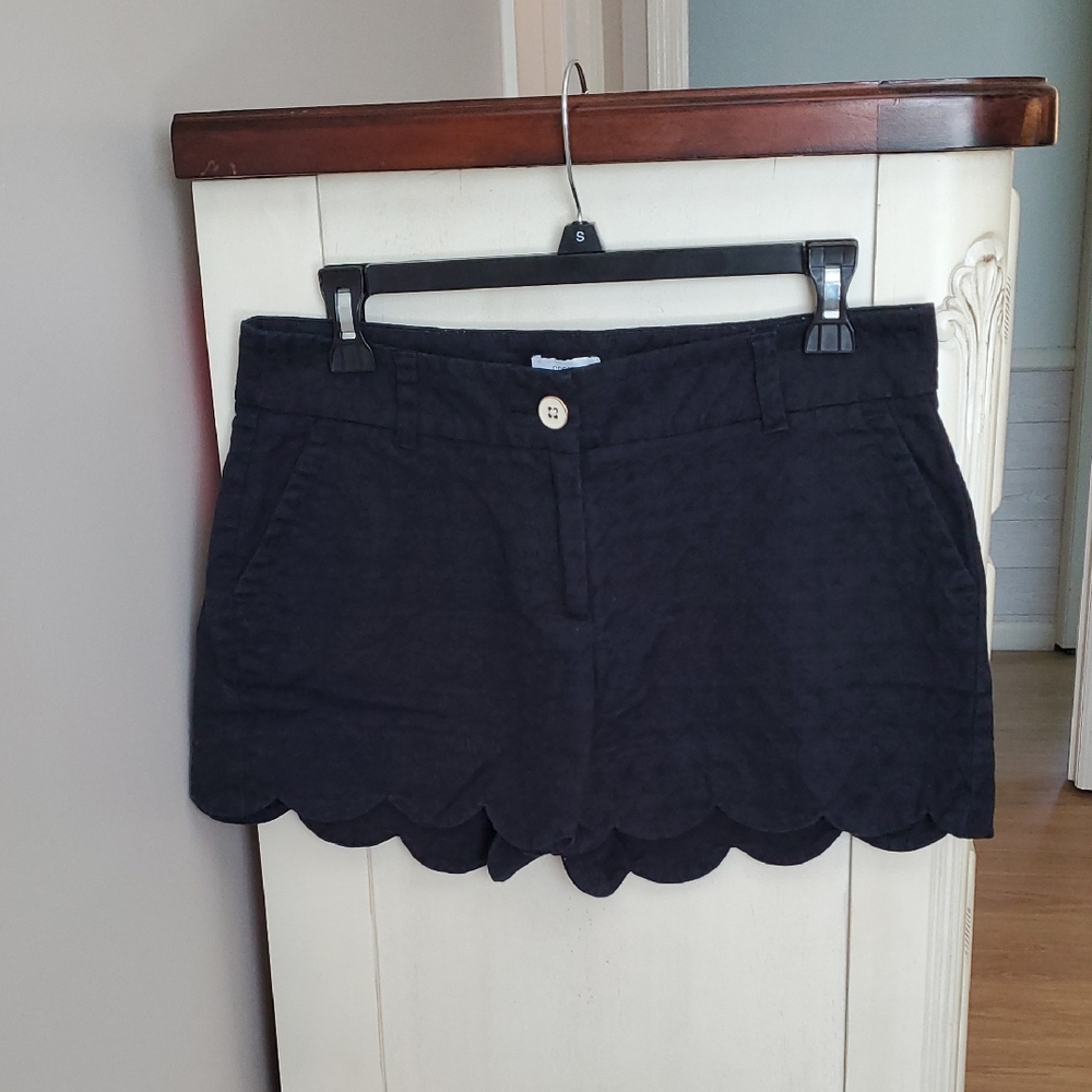 Crown & Ivy Black Scalloped Hem High Waist Shorts
